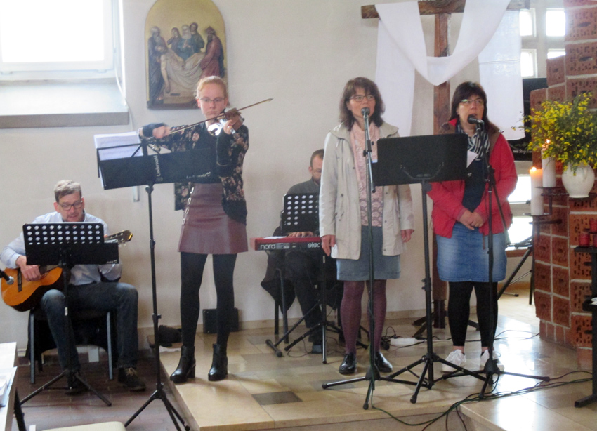 Gemeindeband beim Familiengottesdienst